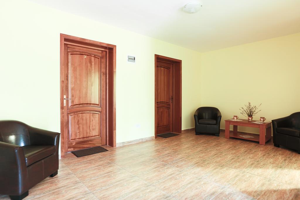 Pensiunea Dor De Casa Pestenita Exterior foto